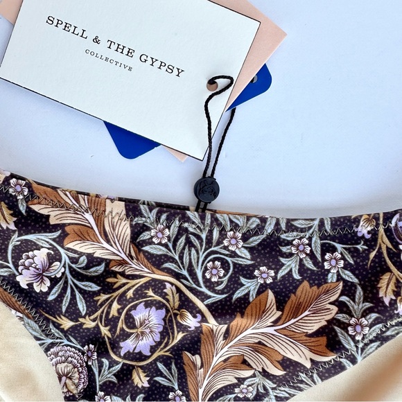 SPELL & the Gypsy Collective Oasis Frill Cheeky Pant NWT - Picture 8 of 13